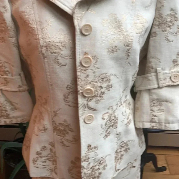 Beautiful Brocade Lined Skirt Set by Anne Klein. Size 8 - Picture 2 of 6